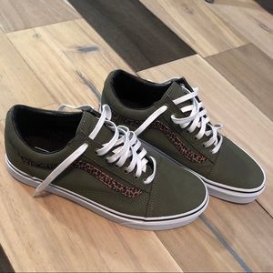 Women's Vans Old Skool Sneaker army green